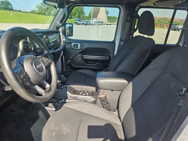Used 2021 Silver Jeep Unlimited Sport image 9
