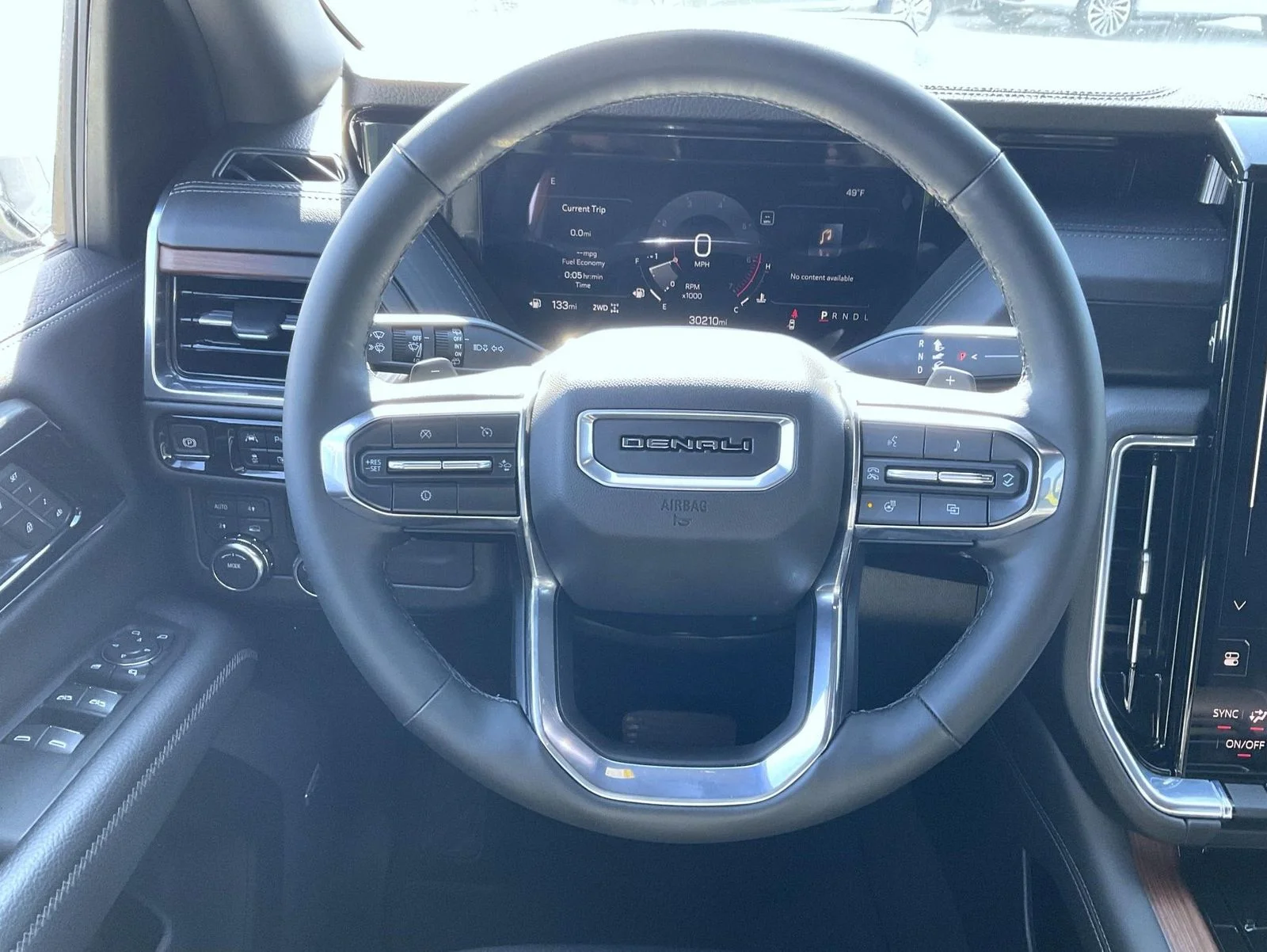 Used 2025 White GMC Denali image 11