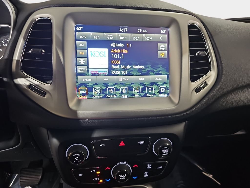 Used 2020 White Jeep High Altitude image 22