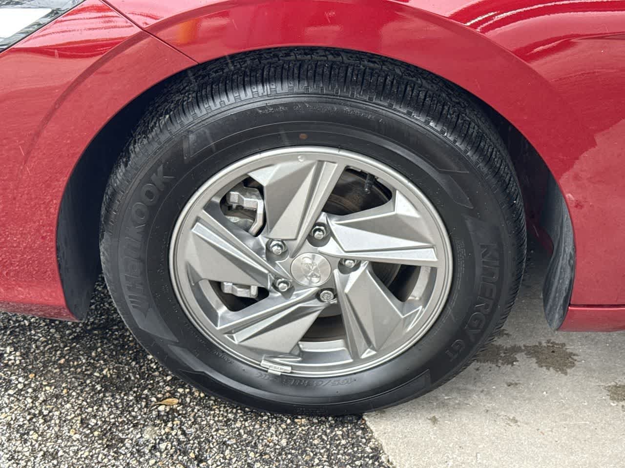 2025 Hyundai Elantra SE - Photo 11