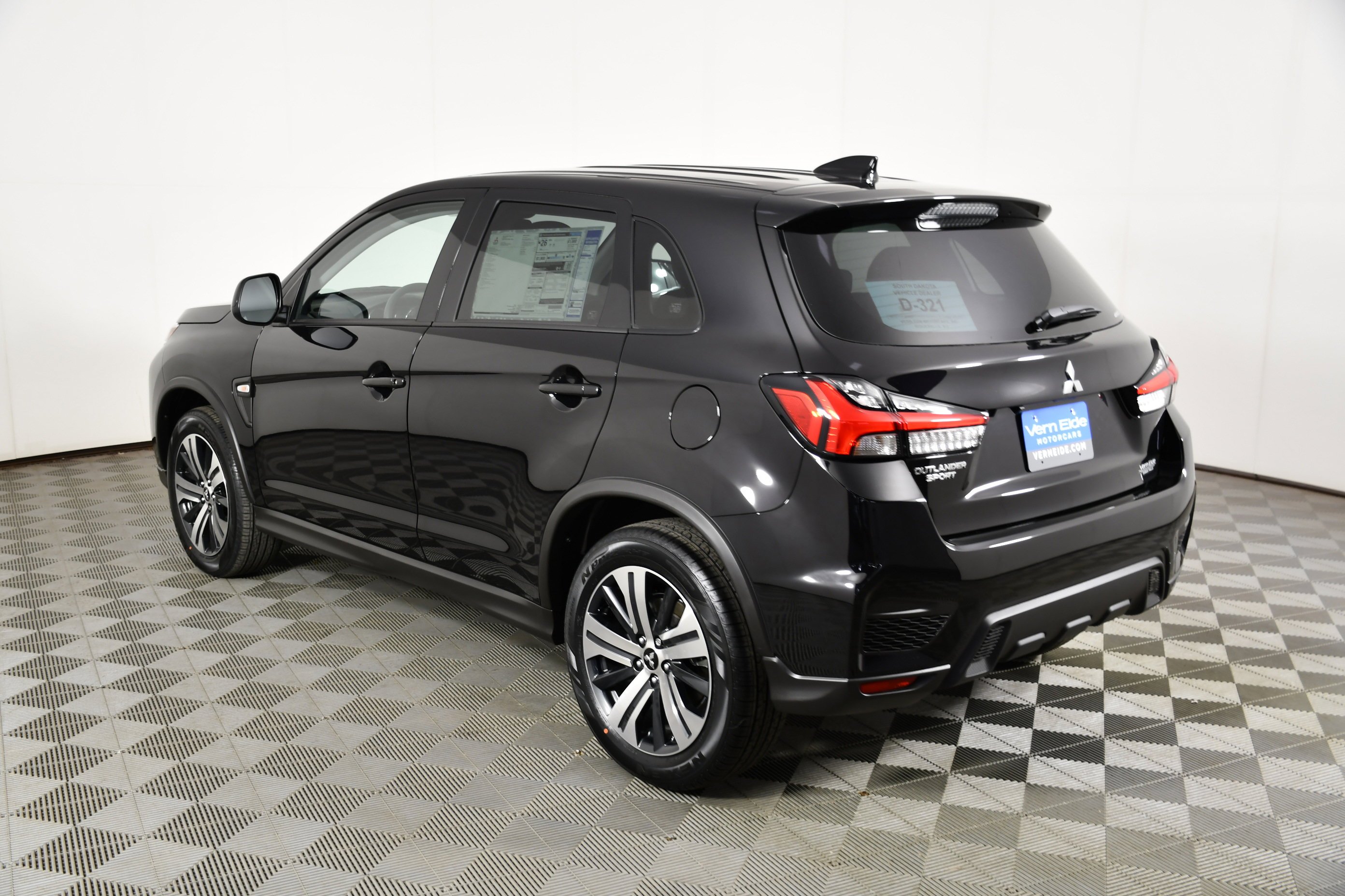 New 2026 Labrador Black Pearl Mitsubishi ES image 8