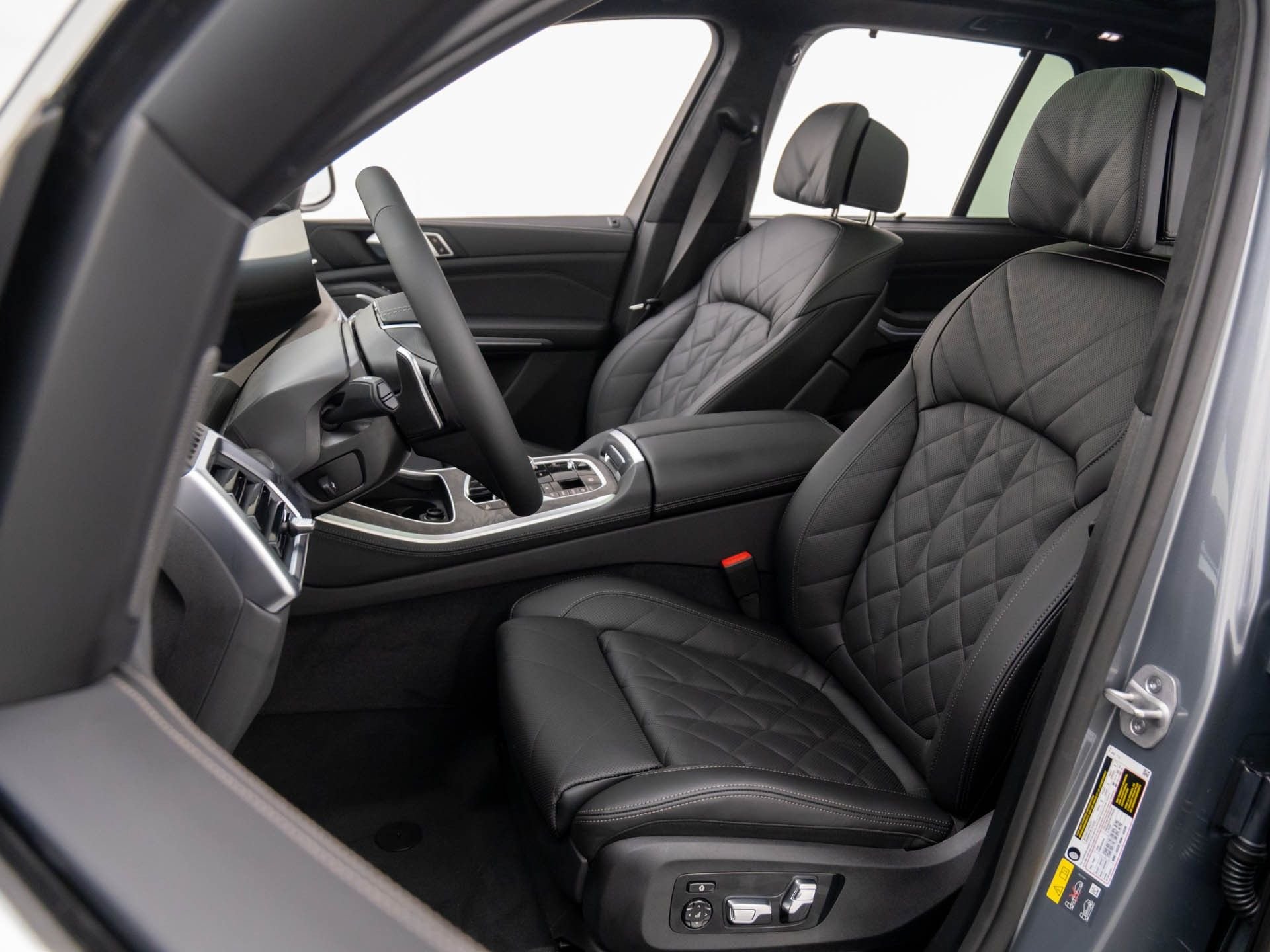 New 2026 Skyscraper Grey Metallic BMW xDrive50e image 16