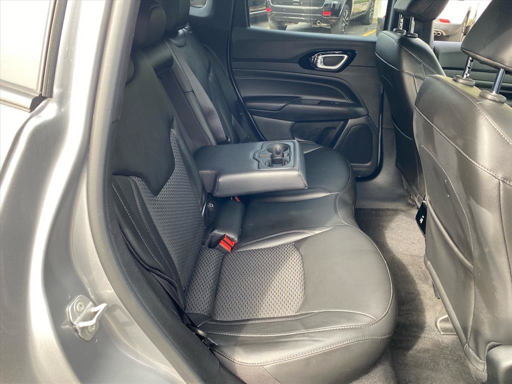 Used 2022 Billet Silver Metallic Clearcoat Jeep Altitude image 26