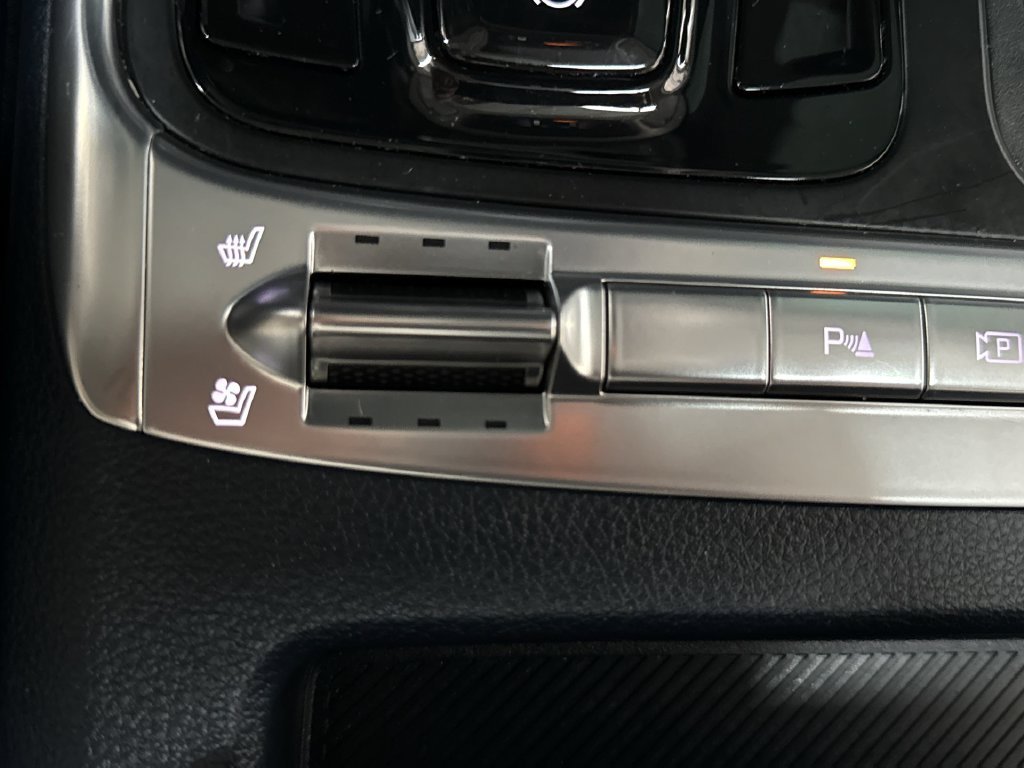 Used 2025 Ivory Kia SX image 32
