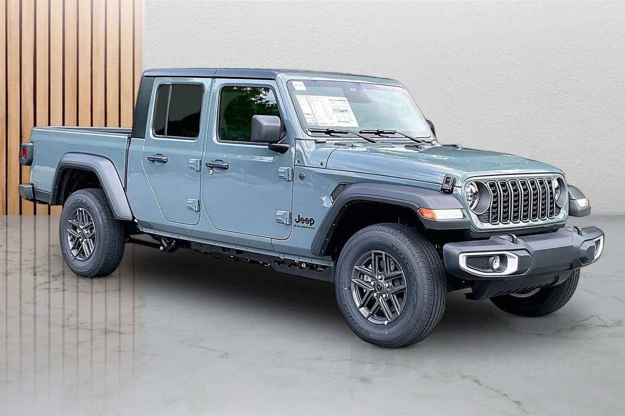 New 2026 Anvil Clear-Coat Exterior Paint Jeep Sport S image 2