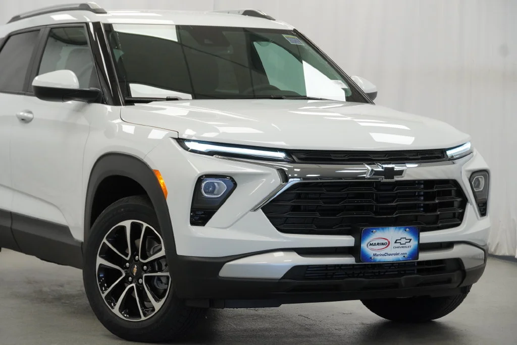 New 2026 Summit White Chevrolet LT image 7