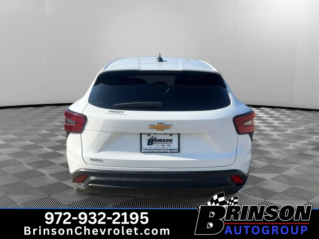 Used 2025 Summit White Chevrolet LS image 7