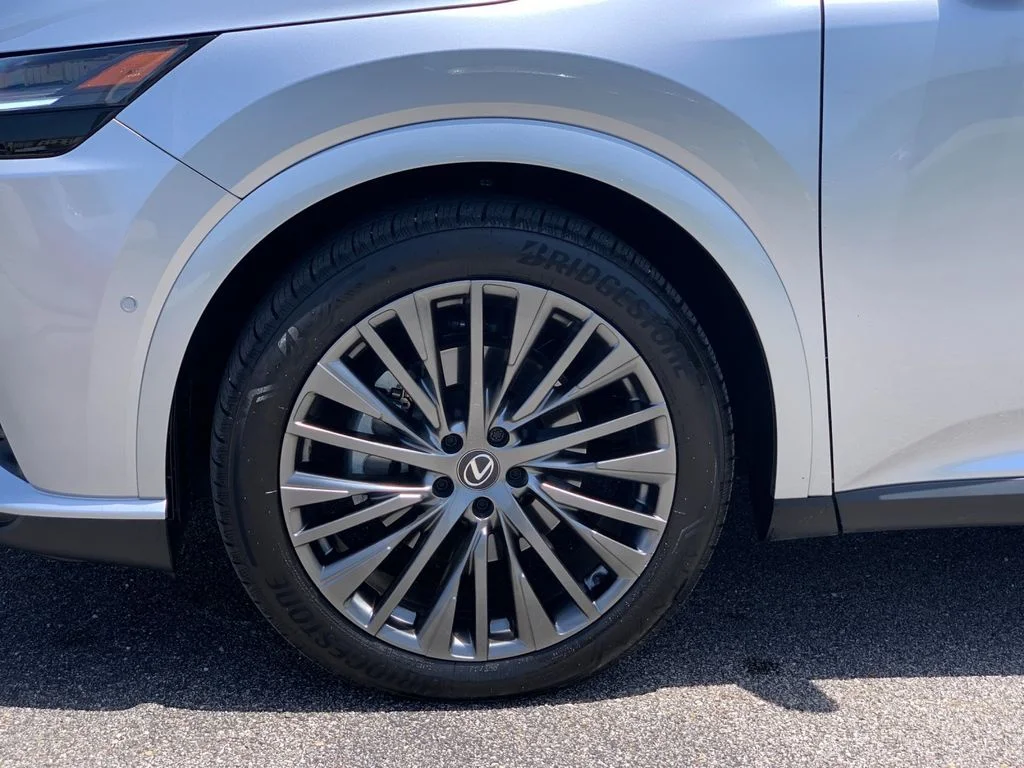 Used 2025 Silver Lexus 350 Luxury image 32