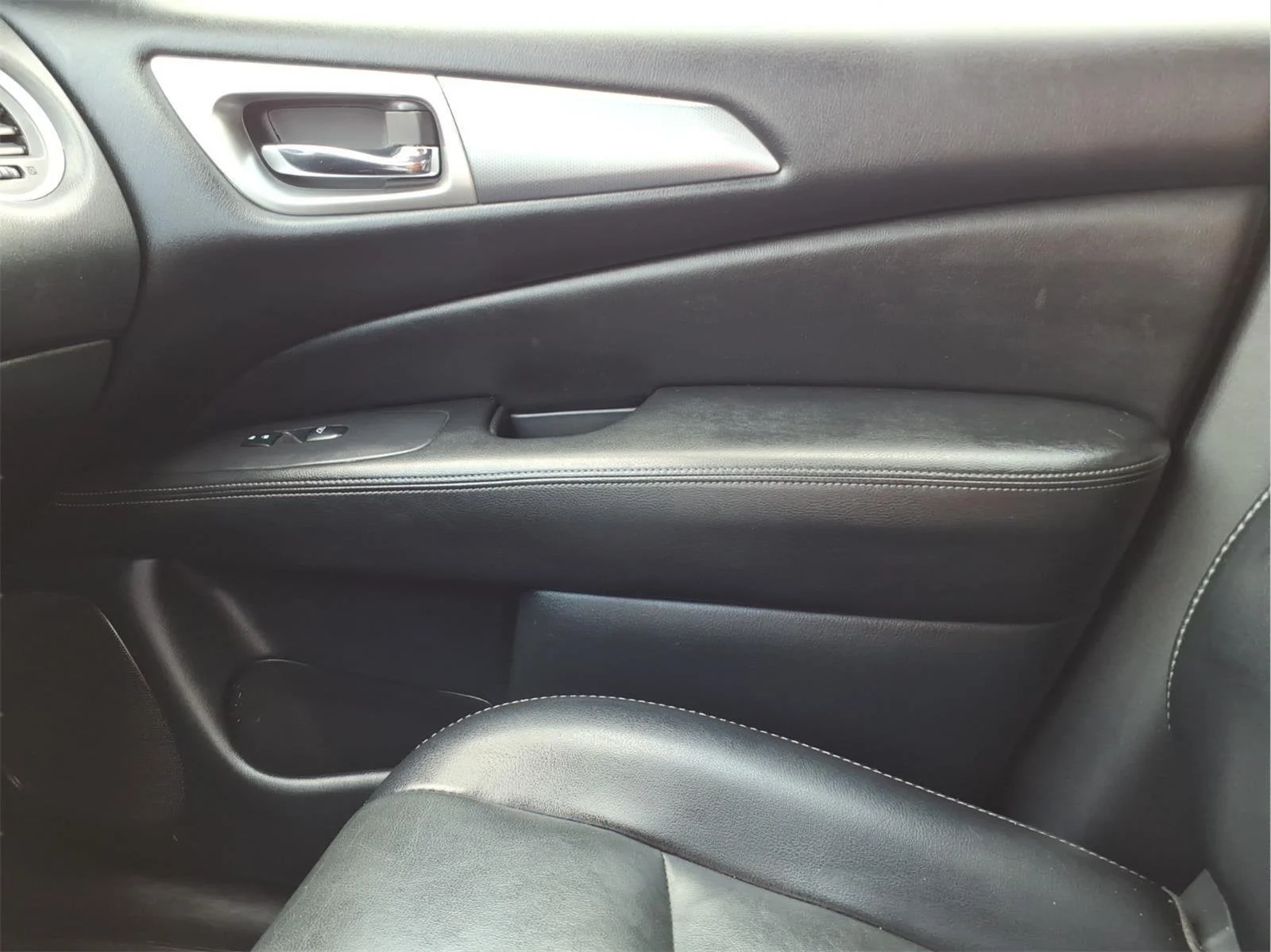 Used 2020 Magnetic Black Pearl Nissan SL image 27