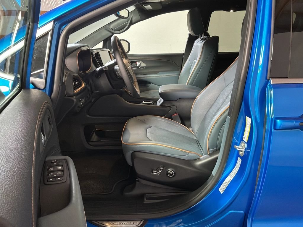 New 2027 Hydro Blue Pearl-Coat Exterior Paint Chrysler Pinnacle image 15