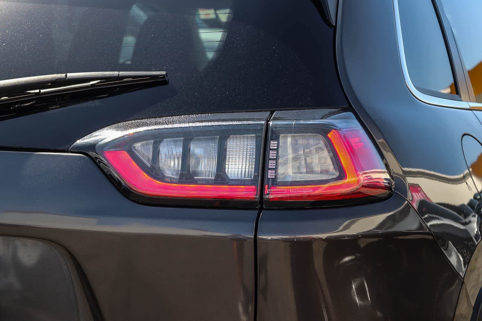 Used 2019 Granite Crystal Metallic Clearcoat Jeep Limited image 7