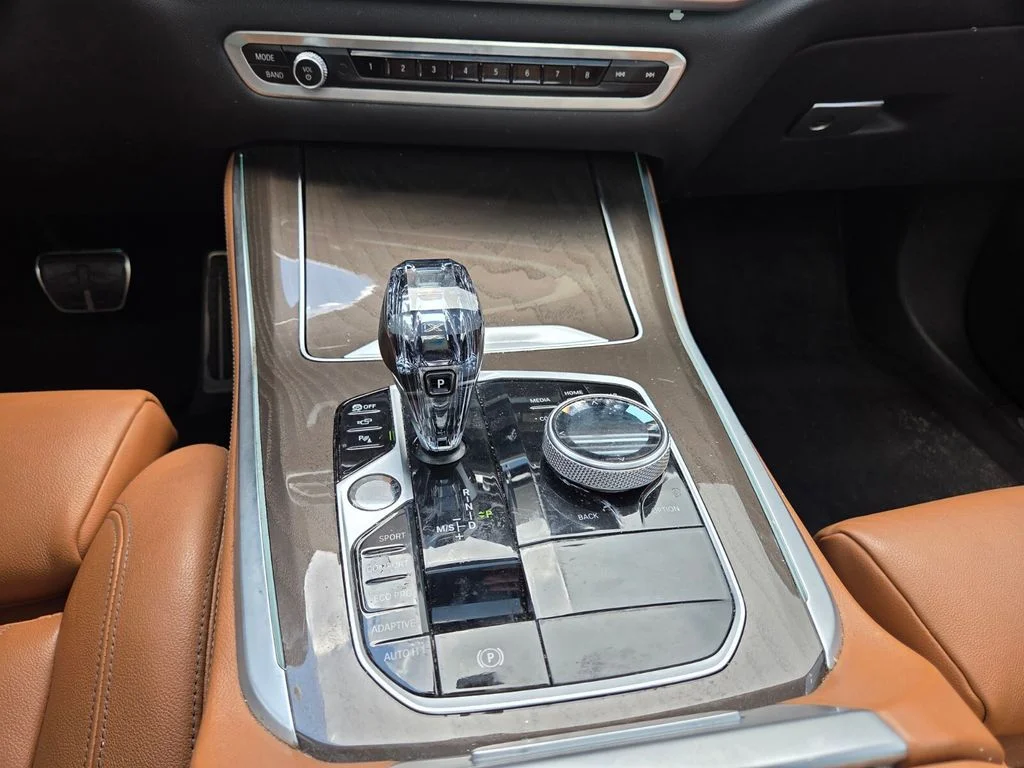 Used 2022 White BMW sDrive40i image 18