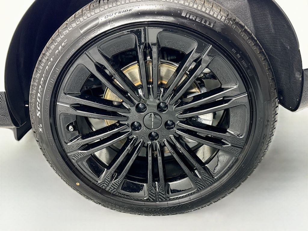 New 2026 Fuji White Land Rover SE image 32