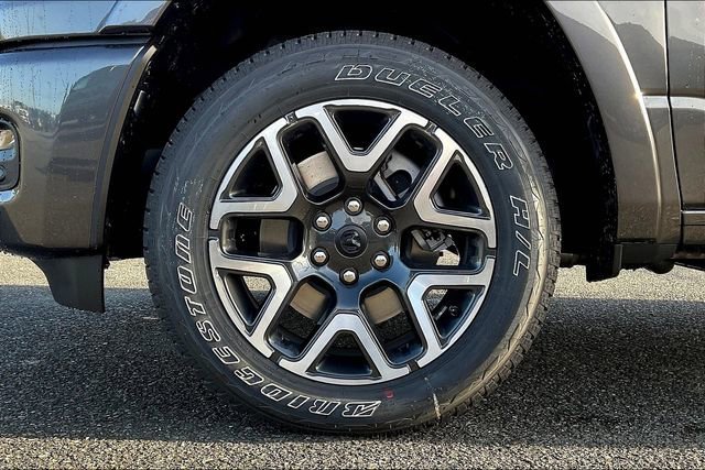 New 2026 Granite Crystal Metallic Clear-Coat Exterior Paint RAM Laramie image 11