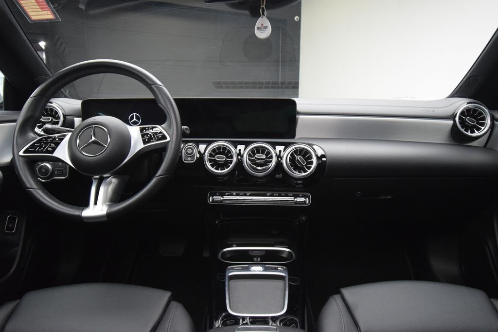 Used 2025 Silver Mercedes-Benz CLA 250 image 3