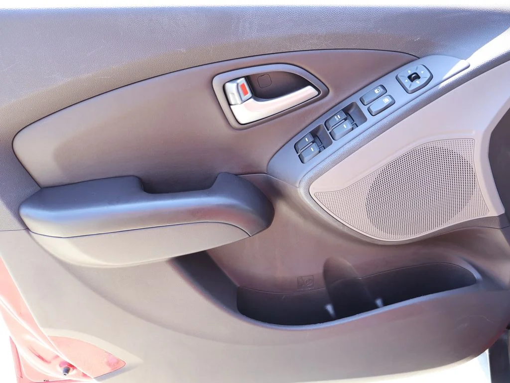 Used 2013 Garnet Red Hyundai GLS image 19