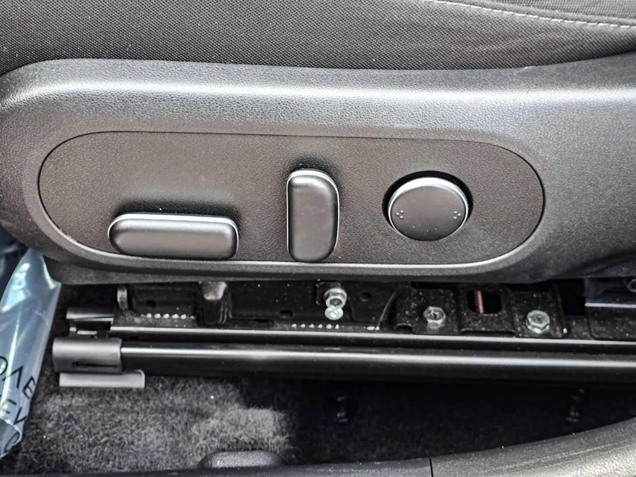 Used 2025  Hyundai SEL image 13