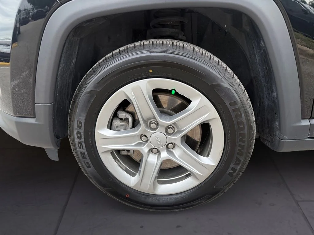 Used 2024 Black Jeep Latitude image 9