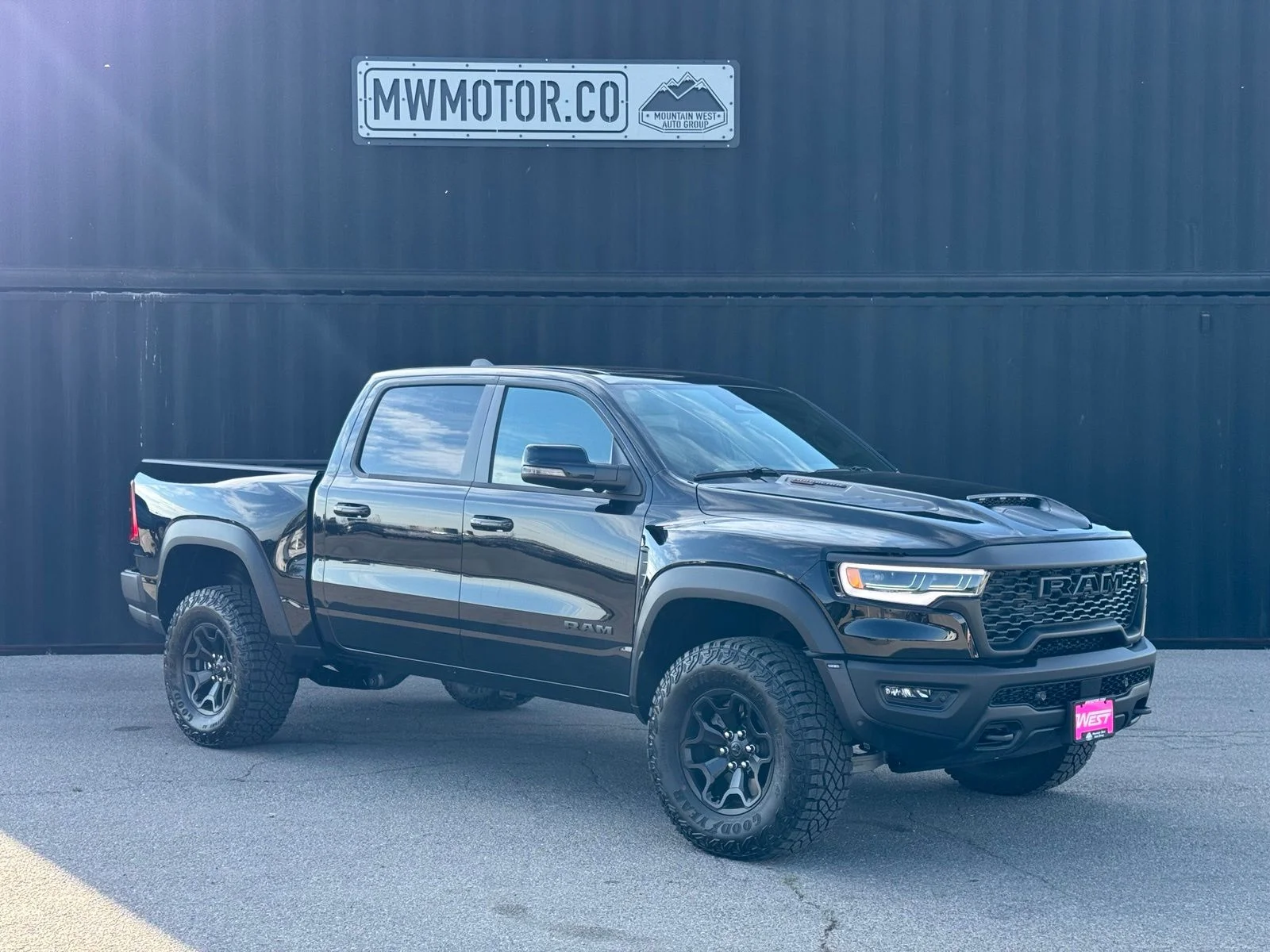 New 2026 Diamond Black Crystal Pearl-Coat Exterior Paint RAM RHO image 1