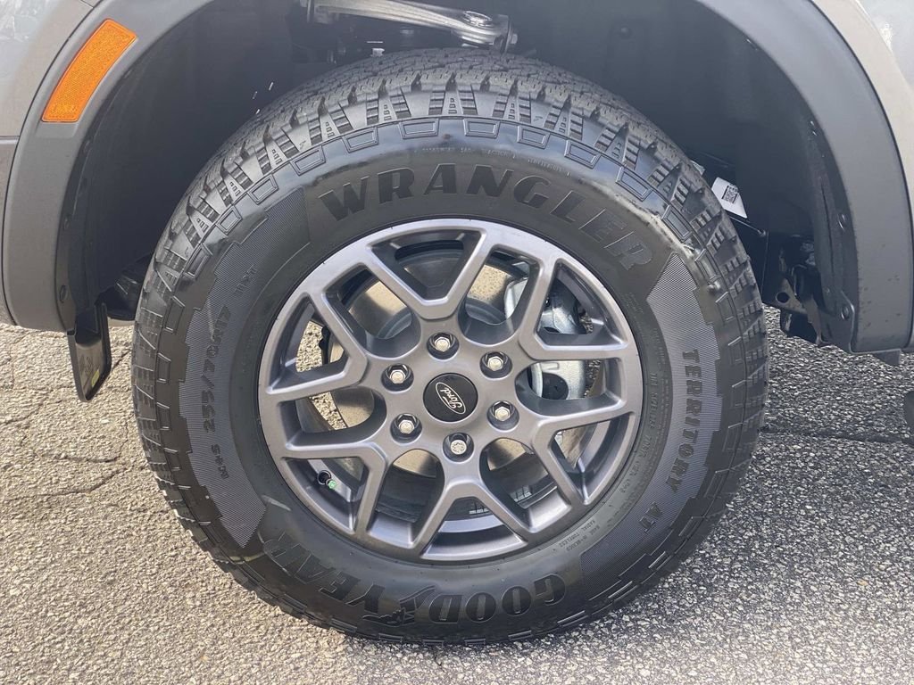 New 2026 Carbonized Gray Metallic Ford XLT image 7