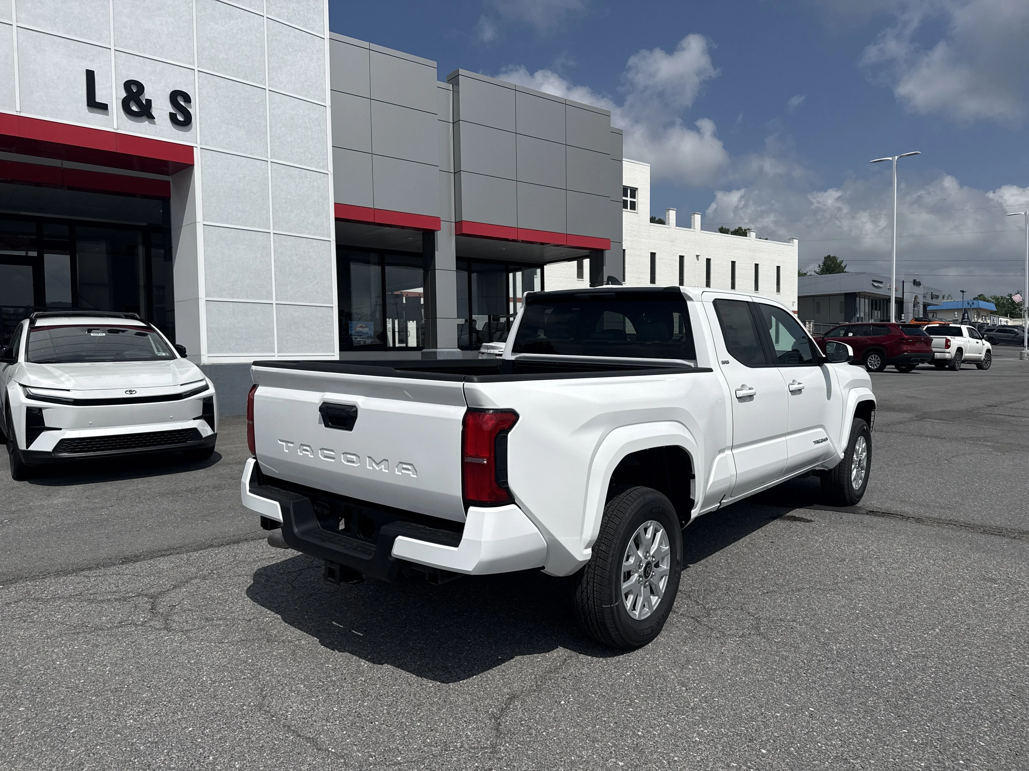 New 2026 Ice Cap Toyota SR5 image 8