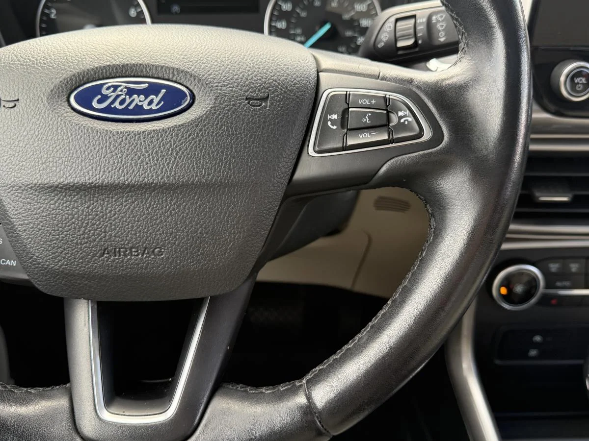 Used 2018 Blue Ford SE image 29