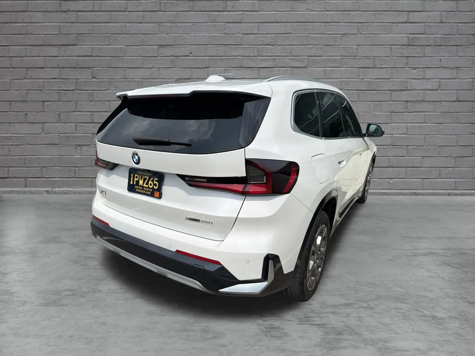 Certified Used 2023 Mineral White Metallic BMW xDrive28i image 9