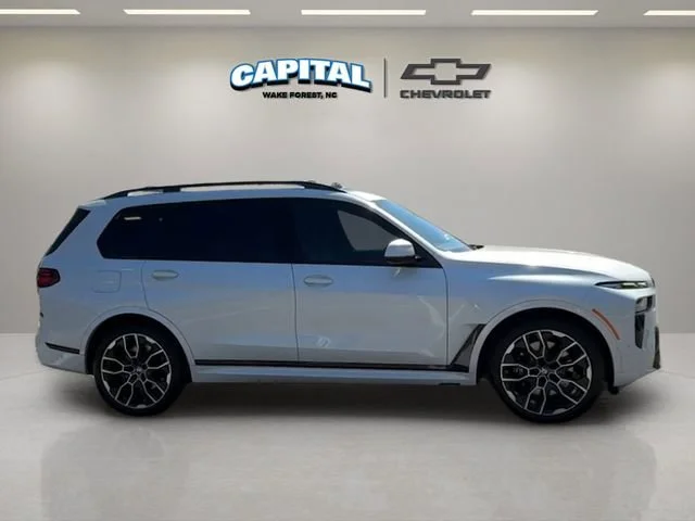 Used 2023 White BMW xDrive40i image 9