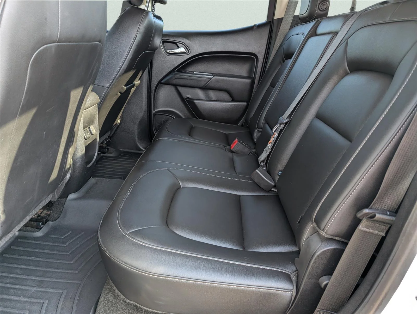 Used 2018 SUMMIT WHITE Chevrolet 4WD ZR2 image 26
