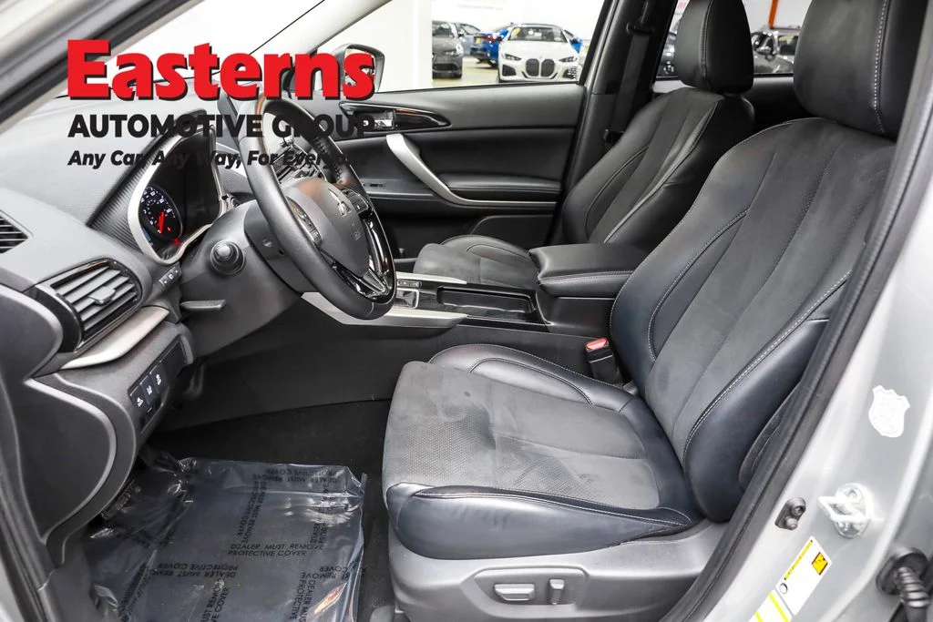 Used 2024 Silver Mitsubishi SE image 14