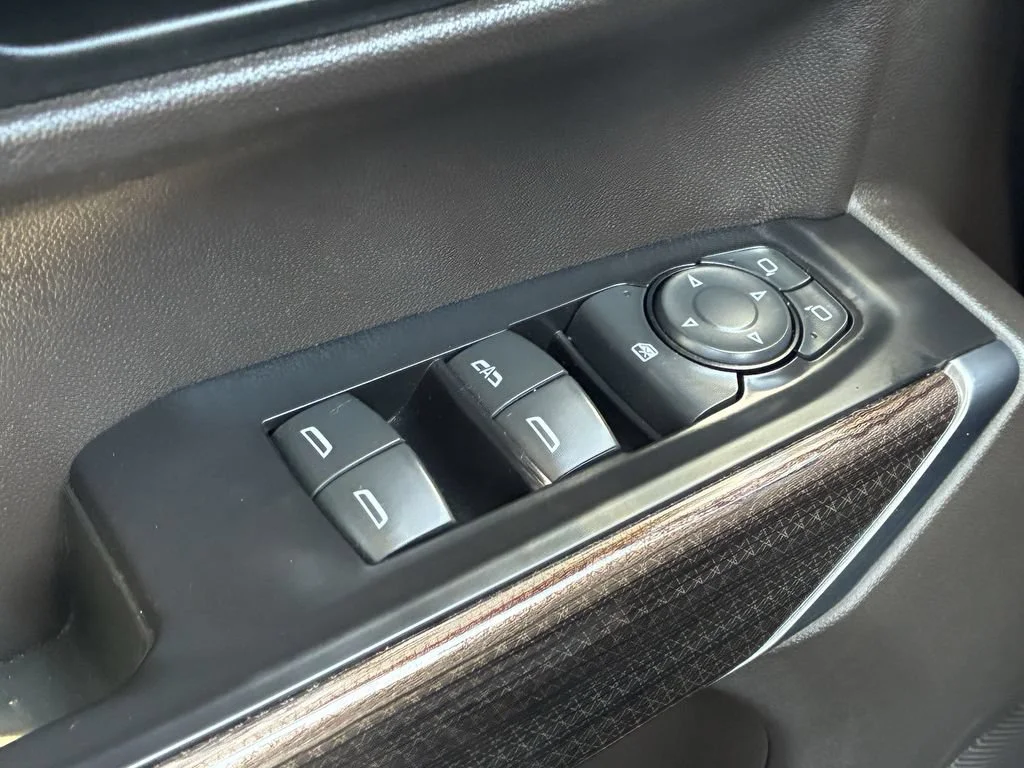 Used 2019 BLACK Chevrolet LT image 16