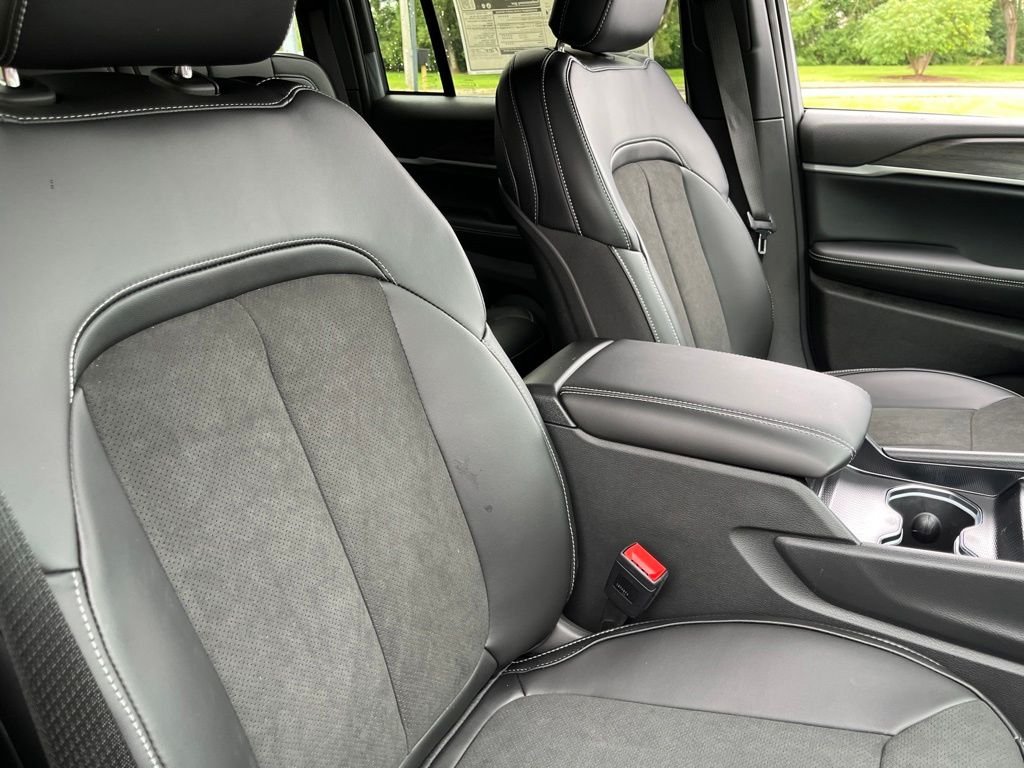 New 2026 Silver Zynith Exterior Paint Jeep Laredo Altitude image 41