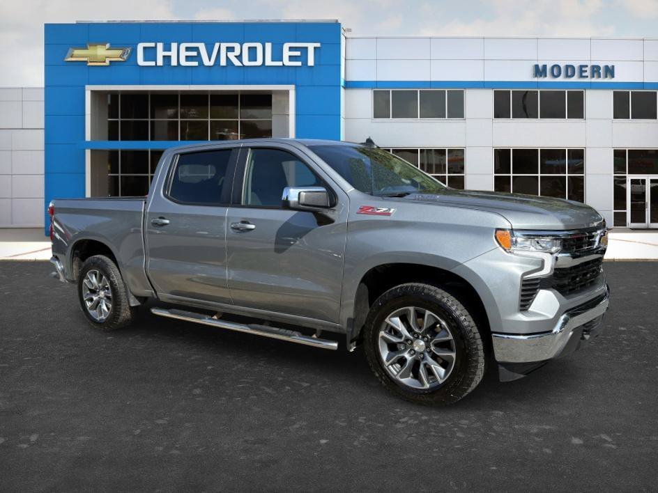 Used 2025 Sterling Gray Metallic Chevrolet LT image 6