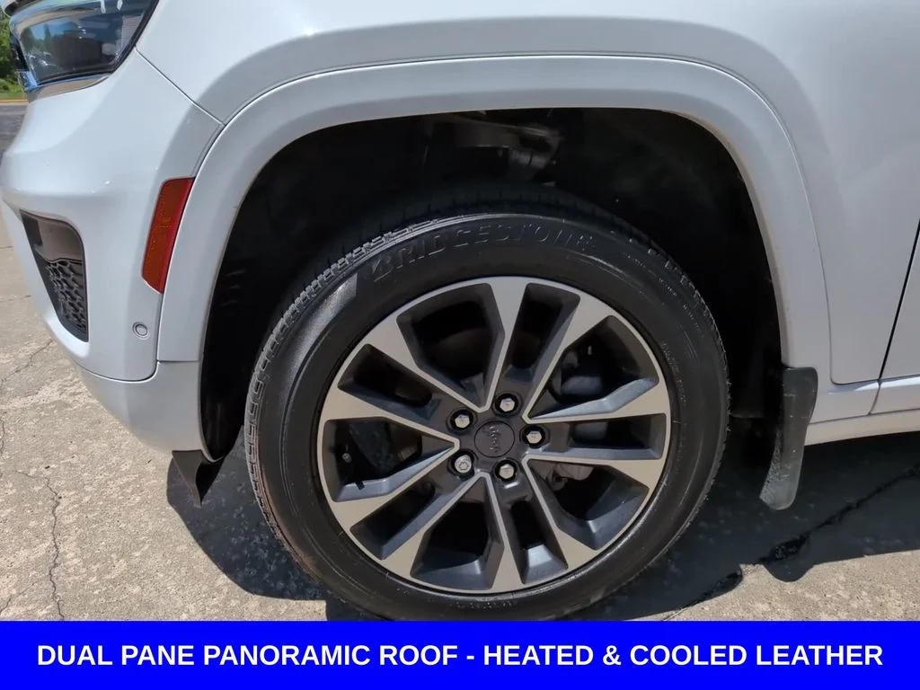 Used 2023 White Jeep Overland image 9