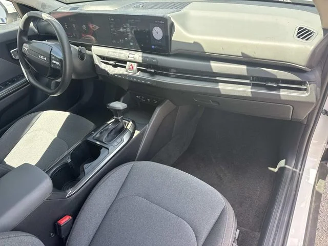 Certified Used 2025 Snow White Pearl Kia LXS image 20