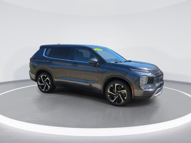 Used 2024  Mitsubishi SE Black Edition image 9