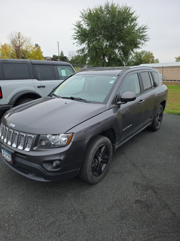 Used 2017 Gray Jeep Latitude image 1