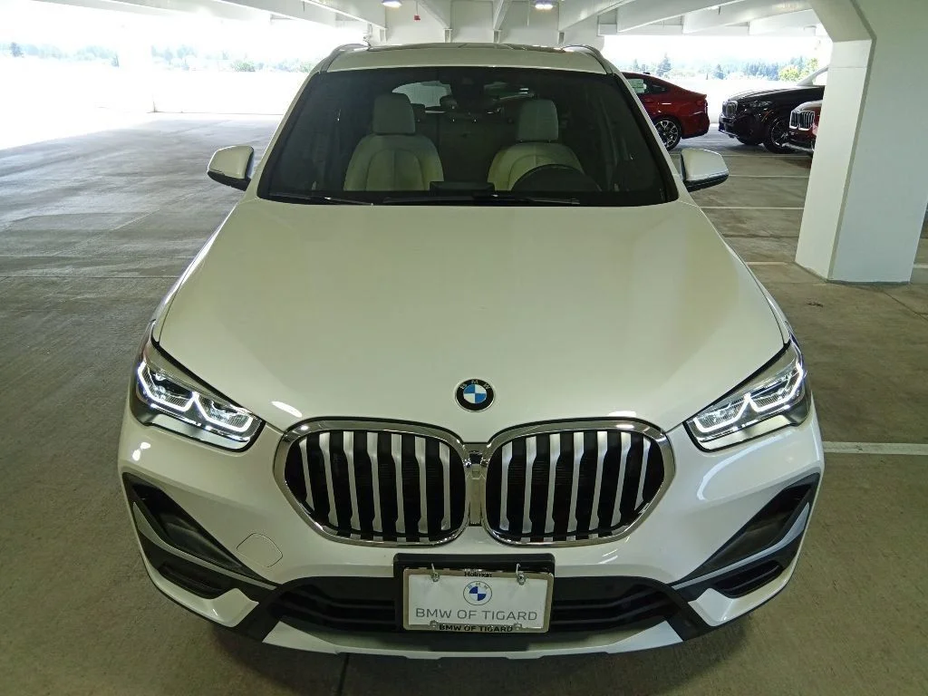 Used 2021 Mineral White Metallic BMW xDrive28i image 2