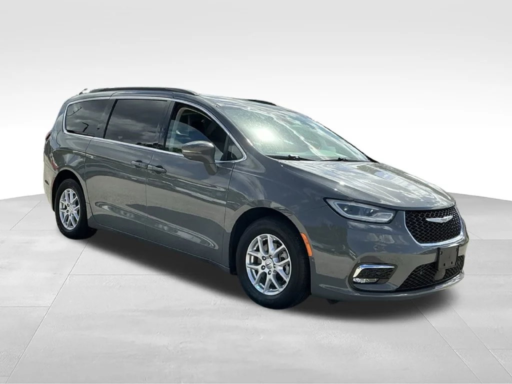 Used 2022 White Chrysler Touring L image 7