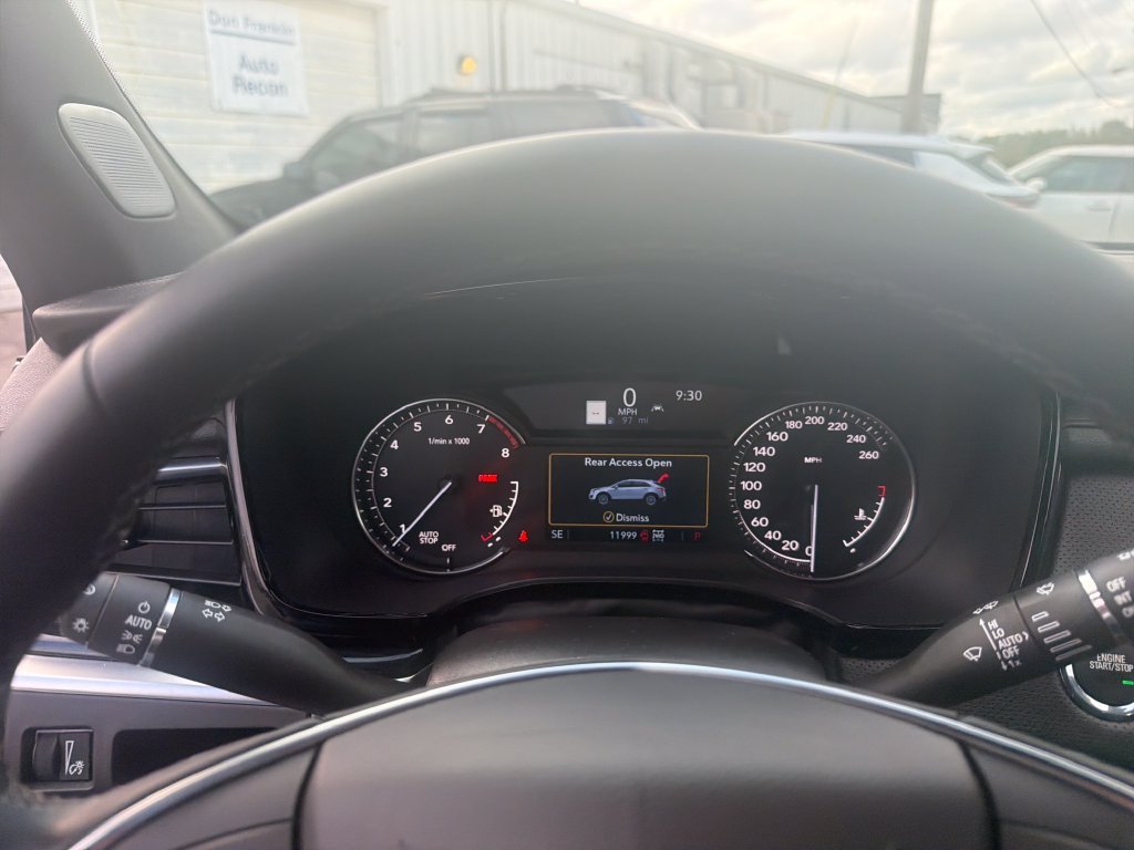 Used 2025 Green Cadillac Premium Luxury image 20