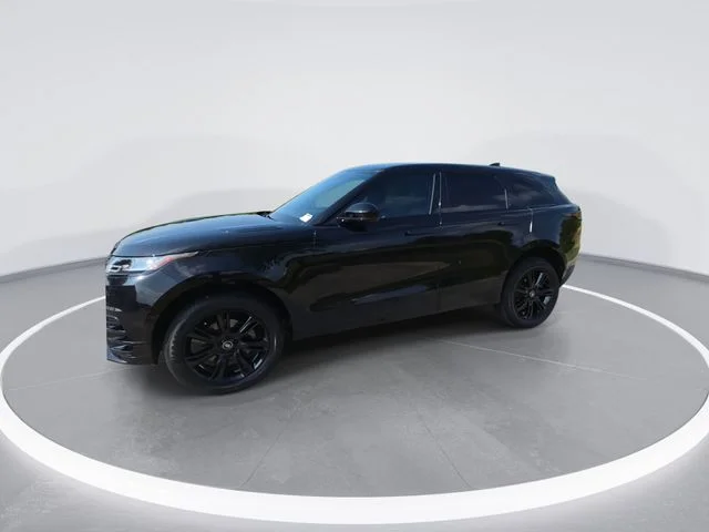 Used 2023 Black Land Rover R-Dynamic S image 4