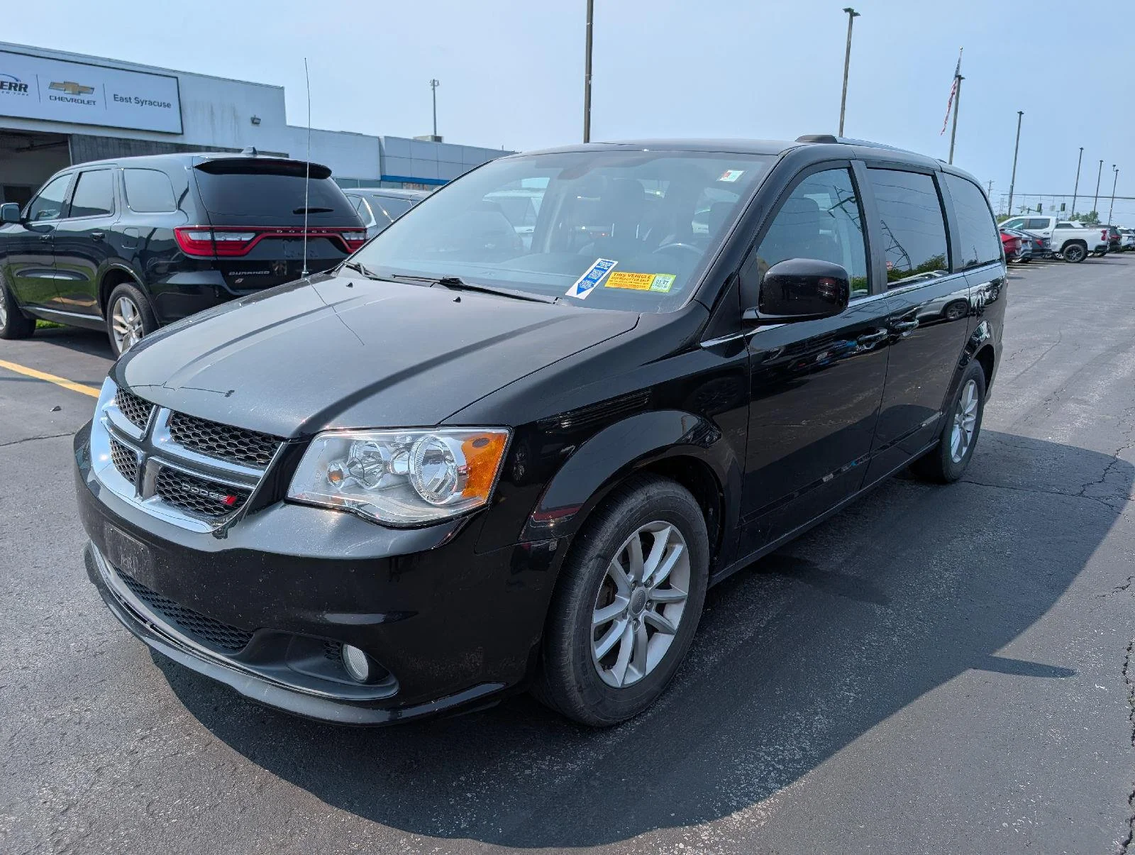 Used 2020 Black Onyx Crystal Pearlcoat Dodge SXT image 4