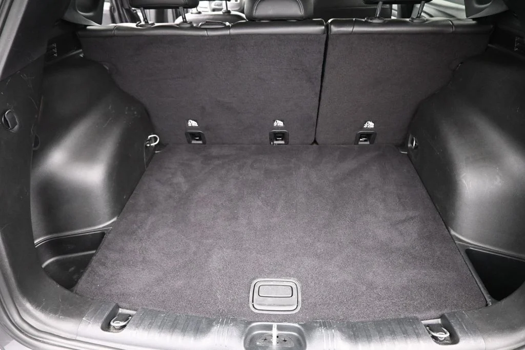 Used 2024 Gray Jeep Latitude image 14