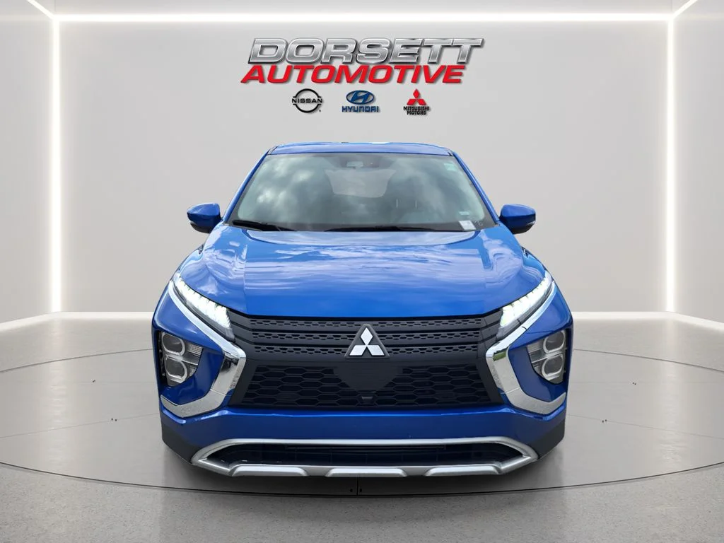 Used 2024 Lightning Blue Metallic Mitsubishi SE image 2