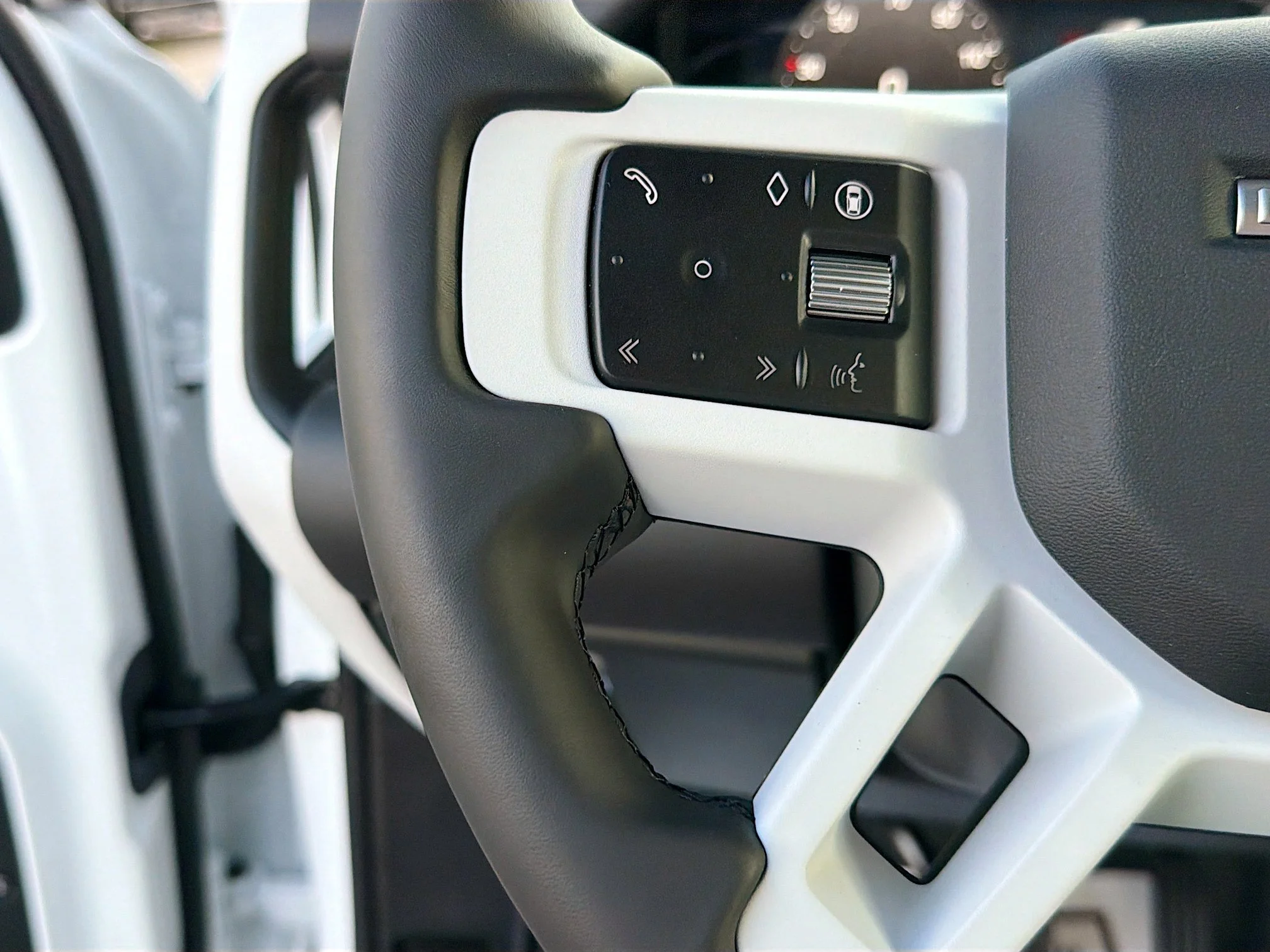 New 2026 Fuji White Land Rover X-Dynamic SE image 36