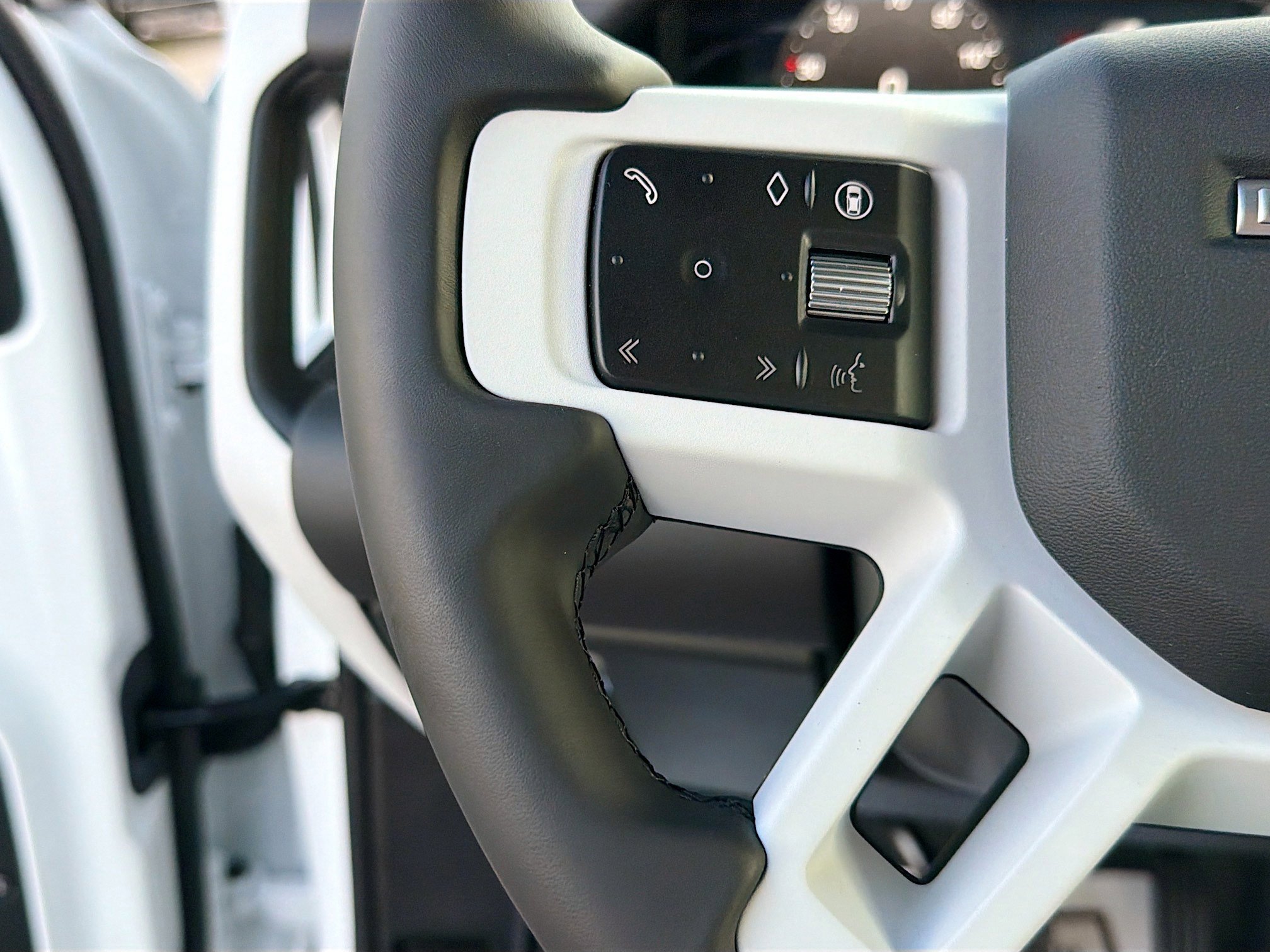 New 2026 Fuji White Land Rover X-Dynamic SE image 36