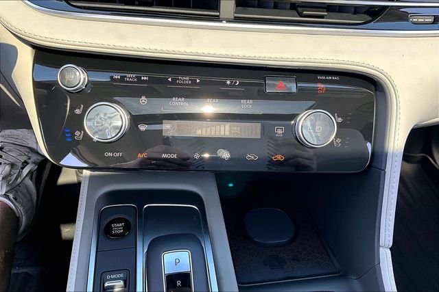 New 2027 RADIANT WHITE INFINITI LUXE image 32
