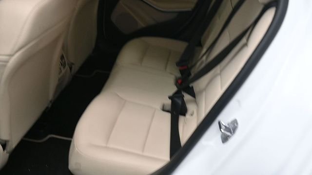 Used 2019 White Mercedes-Benz GLA 250 image 13