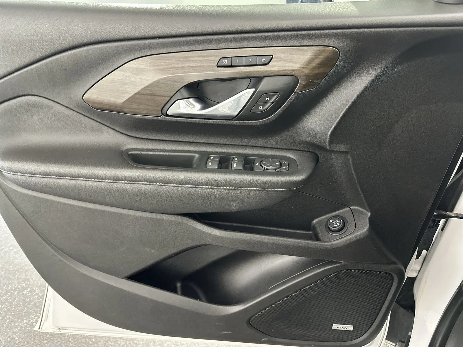 Used 2018 White GMC Denali image 29