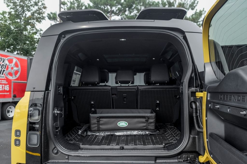 New 2026 Deep Sandglow Yellow Land Rover Trophy Edition image 9